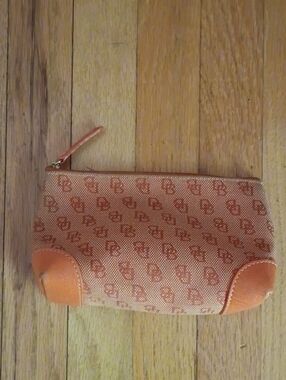 Dooney And Bourke Catch All Pouch.